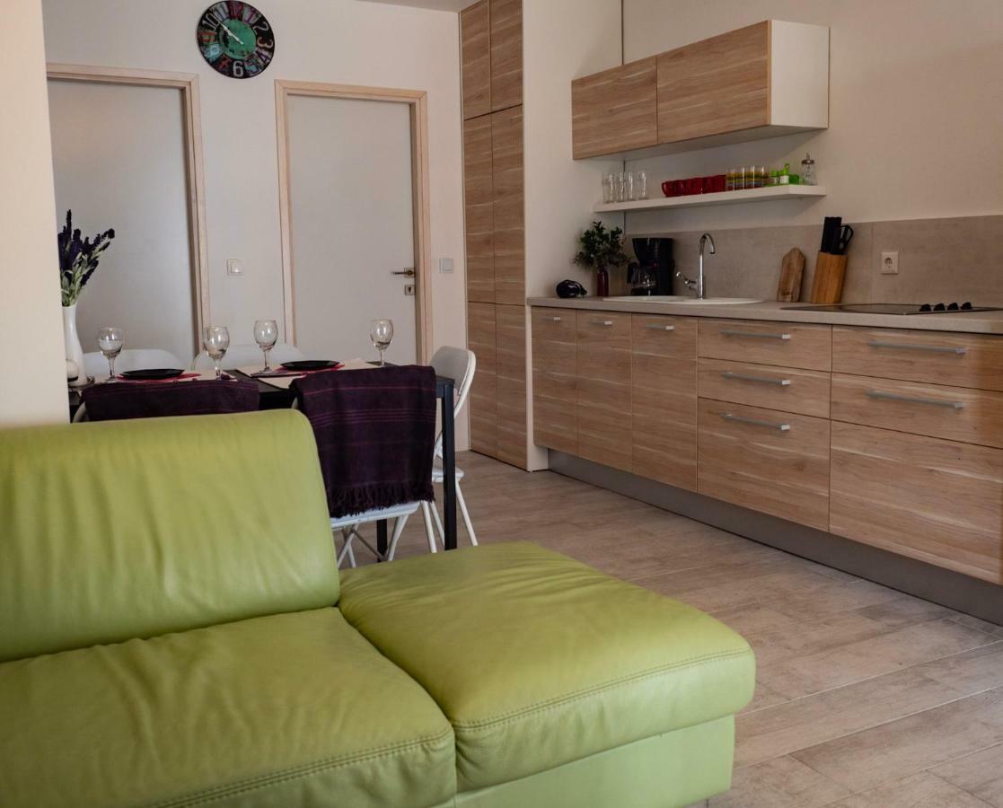Luciana Appartement Povljana Buitenkant foto