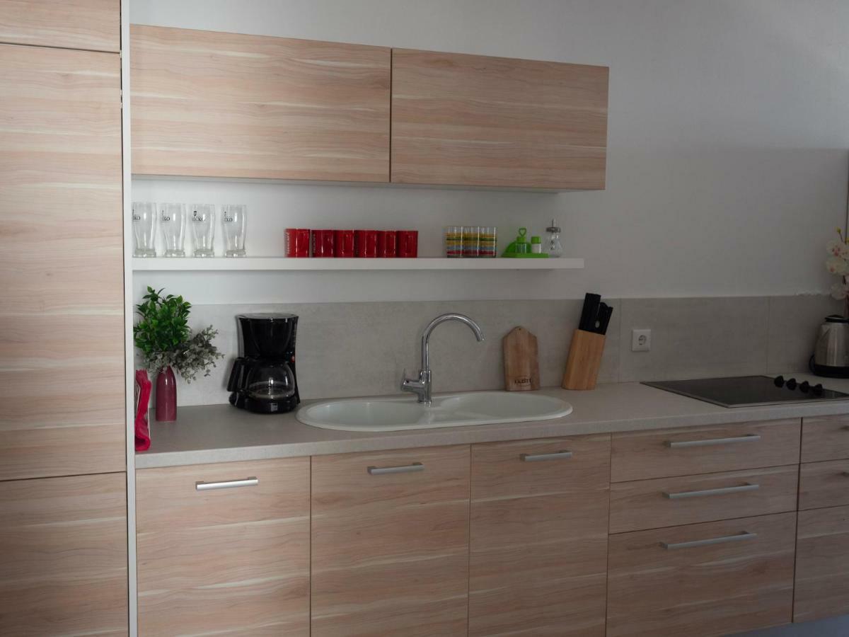 Luciana Appartement Povljana Buitenkant foto