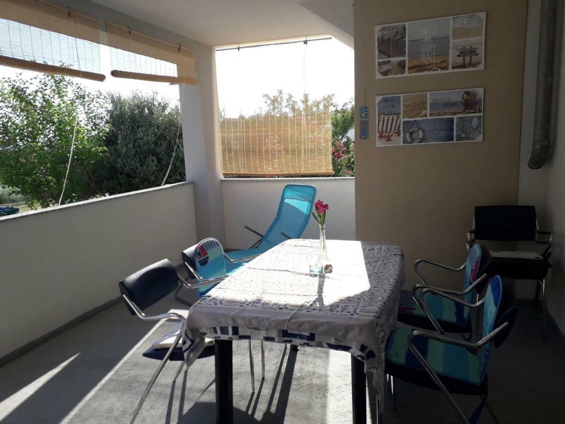 Luciana Appartement Povljana Buitenkant foto