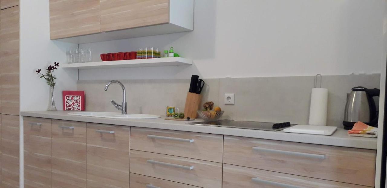 Luciana Appartement Povljana Buitenkant foto